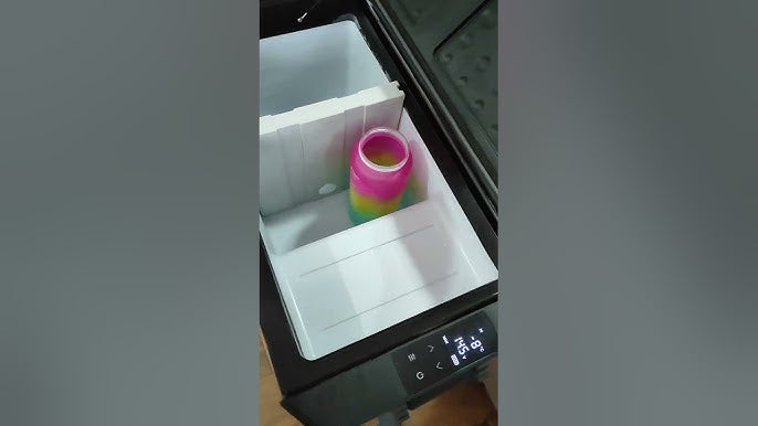 Freezer e Geladeira Portátil EOS 20L Dupla Ação Quadrivolt com Compressor – Funciona em Tomadas e Veículos, Refrigeração até -20°C, Display Digital, Modo ECO, Iluminação LED, Memória de Configuração e Proteção de Bateria - Funciona em casa ou no carro Cam